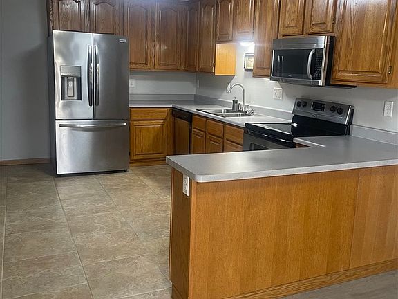 5th image of 544 Iris Ave