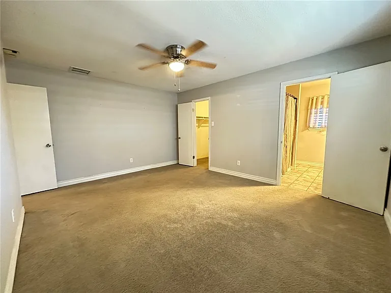 2114 Saint Charles Dr — Photo 9