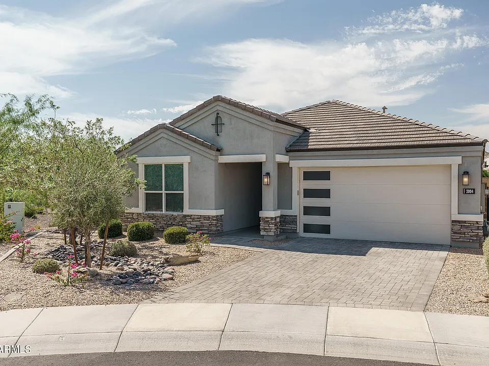 2004 E Park View Ln