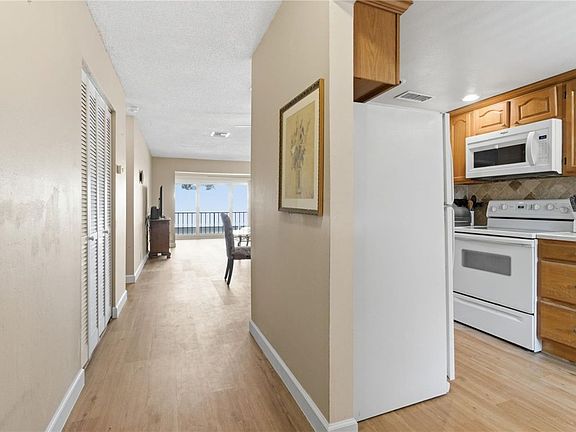 2nd image of 2060 Marilyn St APT 207