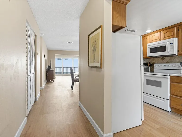 2060 Marilyn St #207 — Photo 2