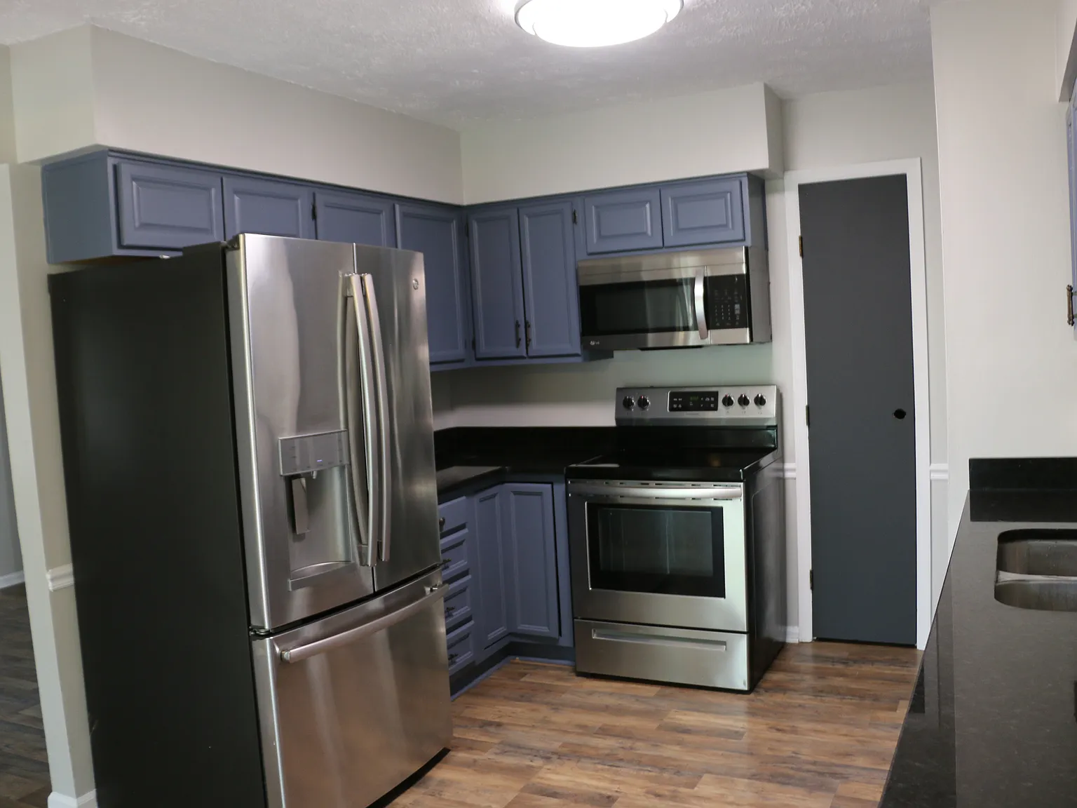 4 bed, 3.5 bath, 2500 sqft, $2,850 — Photo 3