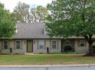 1067 Hearthstone Rd, Lancaster, PA 17603