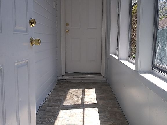 2nd image of 1100 Butternut St #1