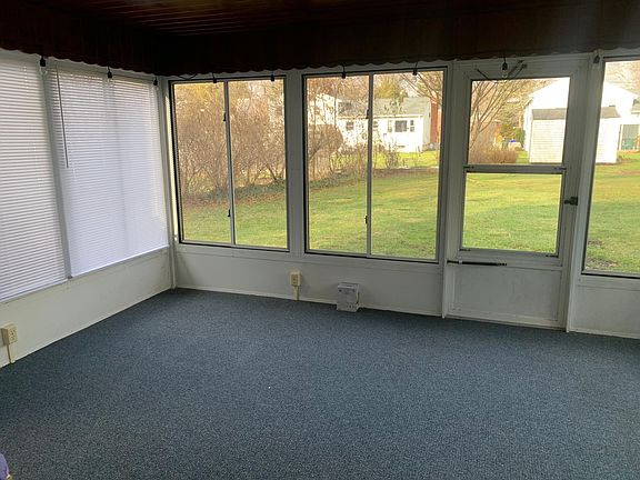 4th image of 14 Dogwood Ln
