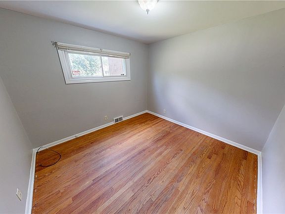 24th image of 1635 Robinson St