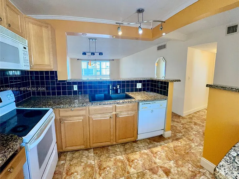 609 NE 14th Ave #706 — Photo 9