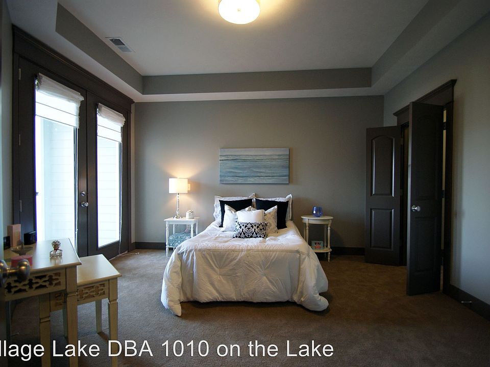 1st image of 1004 N 192nd Ct APT 204