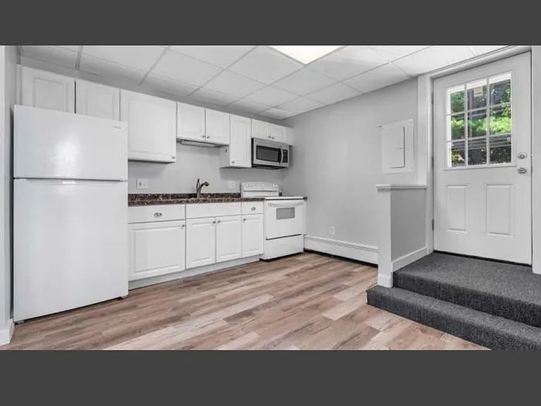 324 Elm St #B — Photo 6