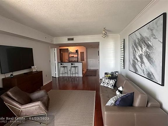 4th image of 401 SW 4th Ave APT 1600