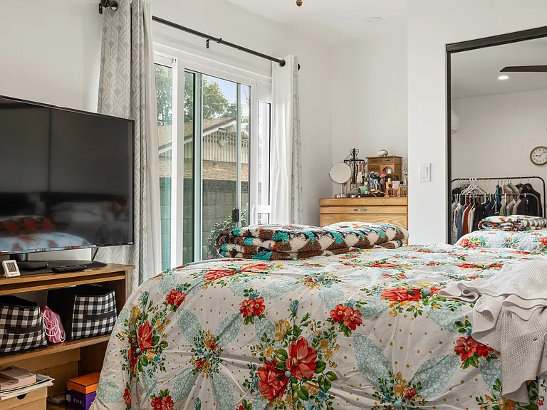 1422 N San Antonio Ave #B — Photo 18