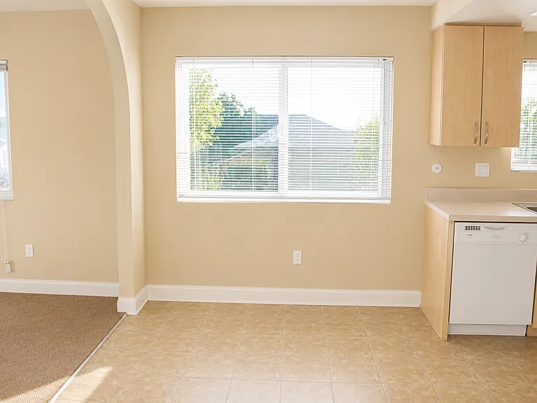 951 W Summerland Ave — Photo 3