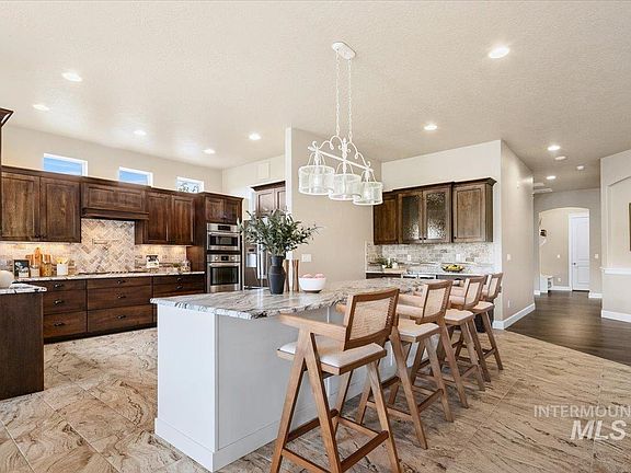 4th image of 5030 W Parkridge Dr