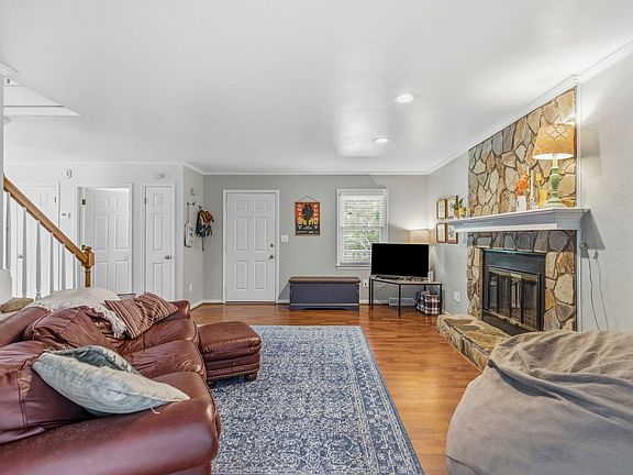 5th image of 109 Ginger Ln