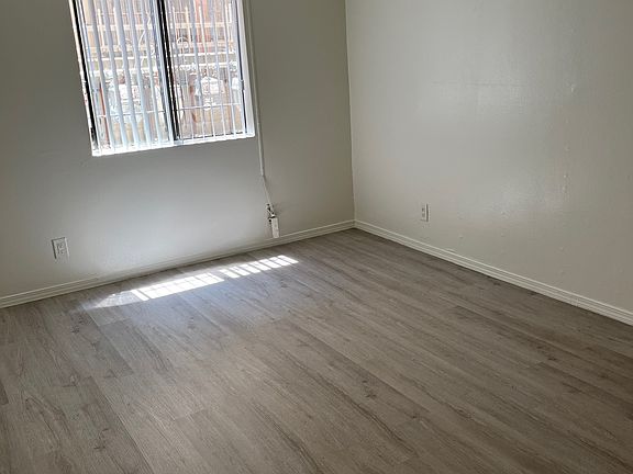 3rd image of 846 S Berendo St APT 102
