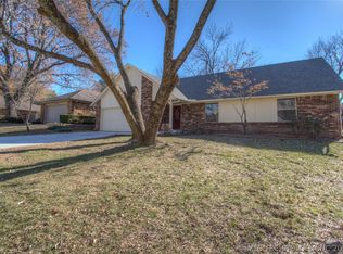 1517 W Oakridge Ct, Broken Arrow, OK 74012