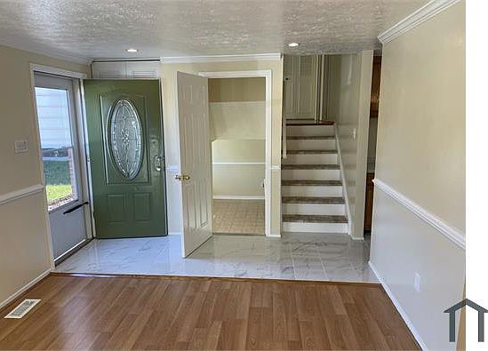 2nd image of 18200 Pinecroft Ct