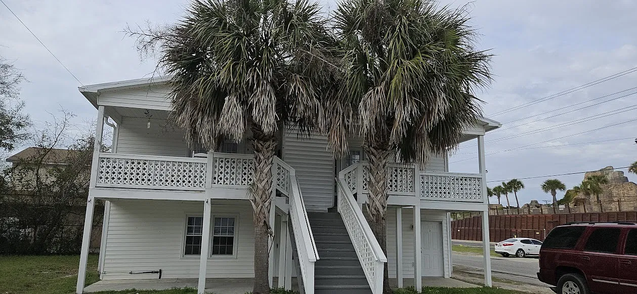2 bed, 750 sqft, $1,300 — Photo 1