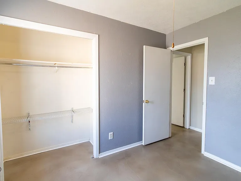 1303 Mockingbird St — Photo 16