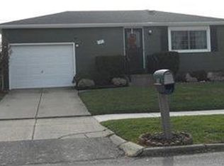 59 Autumnwood Dr, Cheektowaga, NY 14227
