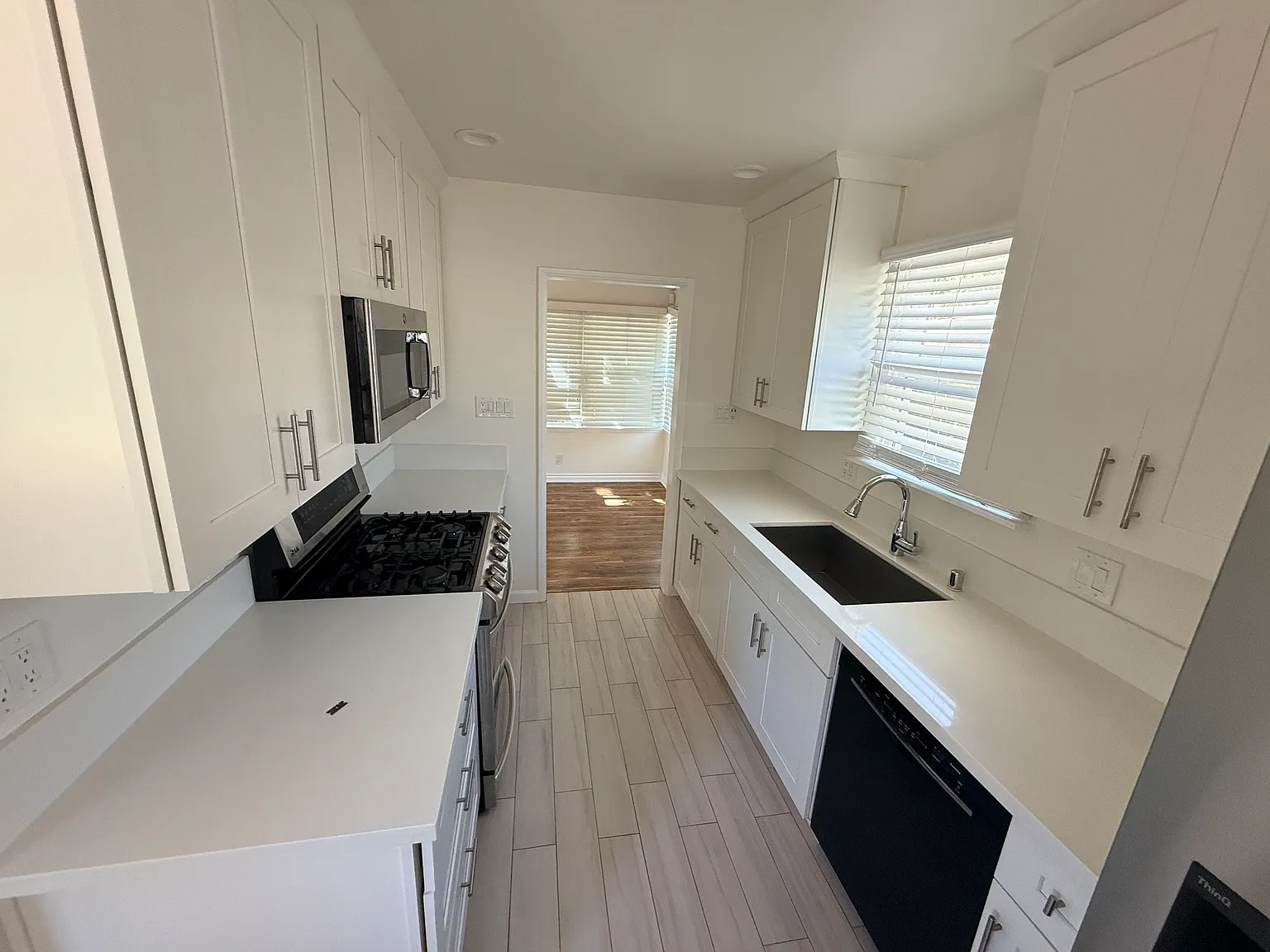 3 bed, 1144 sqft, $4,800 — Photo 2