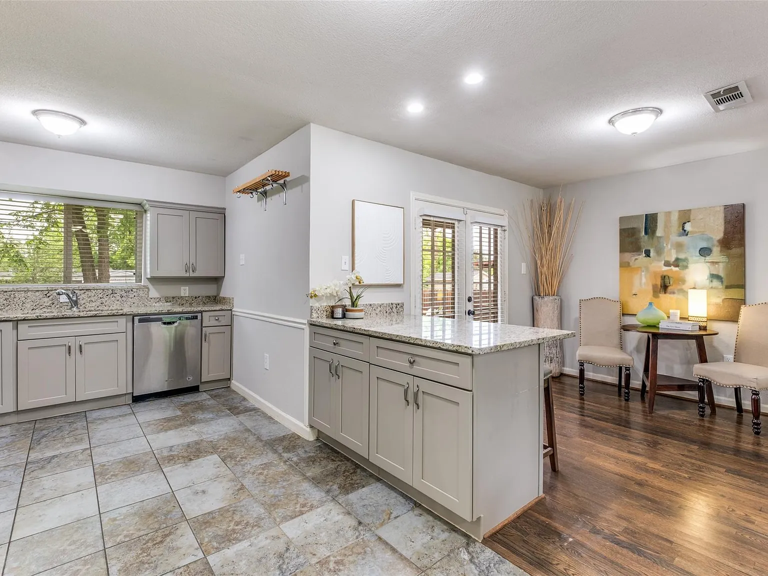 3 bed, 1508 sqft, $2,450 — Photo 3
