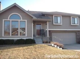 1709 Savannah Dr, Papillion, NE 68133