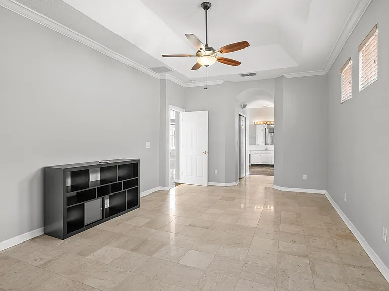 2810 University Acres Dr — Photo 29