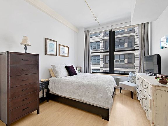 5th image of 70 Washington St APT 6Q