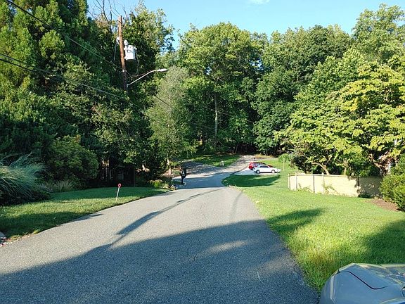 3rd image of 13917 Overton Ln