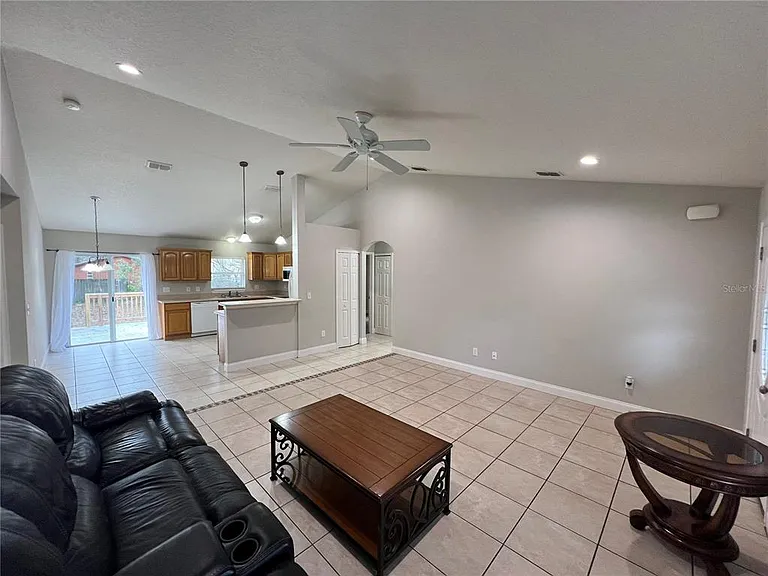 2336 W Orange Rd — Photo 5