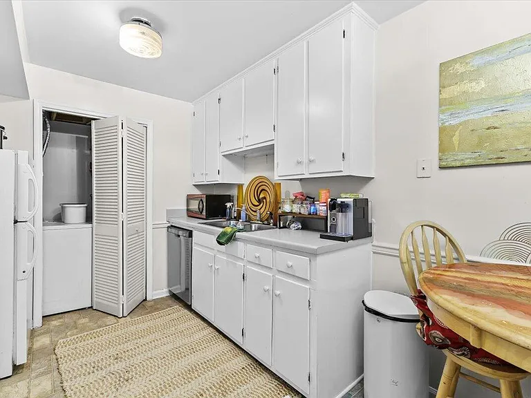 1238 Laurel St SE — Photo 4