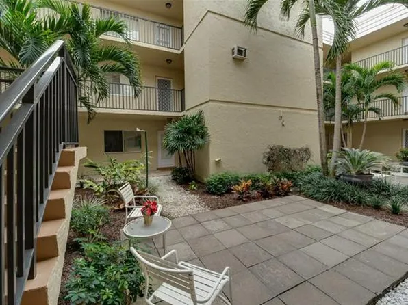 788 Park Shore Dr #14, Naples, FL 34103