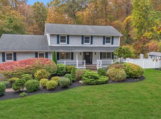 21 Williamsburg Dr, Northport, NY 11768