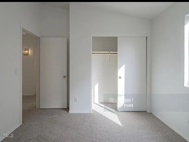 2214 W Saint Catherine Ave — Photo 4