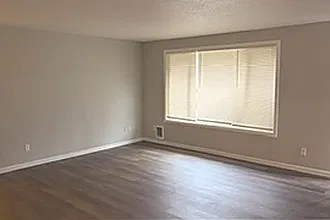 2 bed, 976 sqft, $1,900 — Photo 3