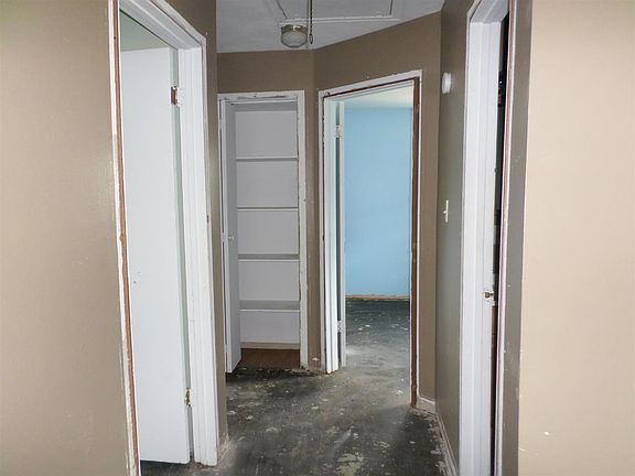 4th image of 1638 N Illinois St