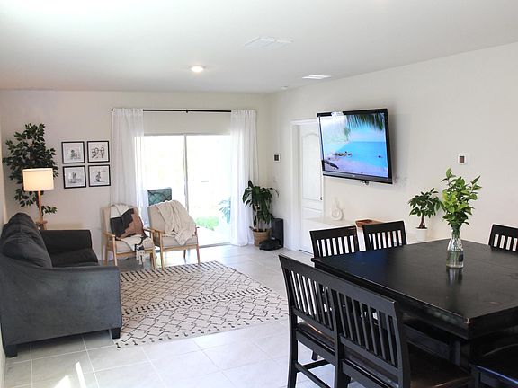 4th image of 282 Caryota Ct