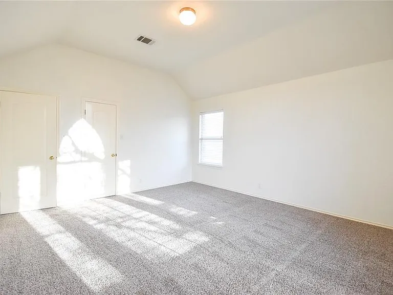 2101 Smoke Tree Trl — Photo 15