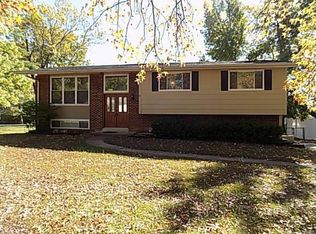 912 Broadhurst Dr, Ballwin, MO 63021