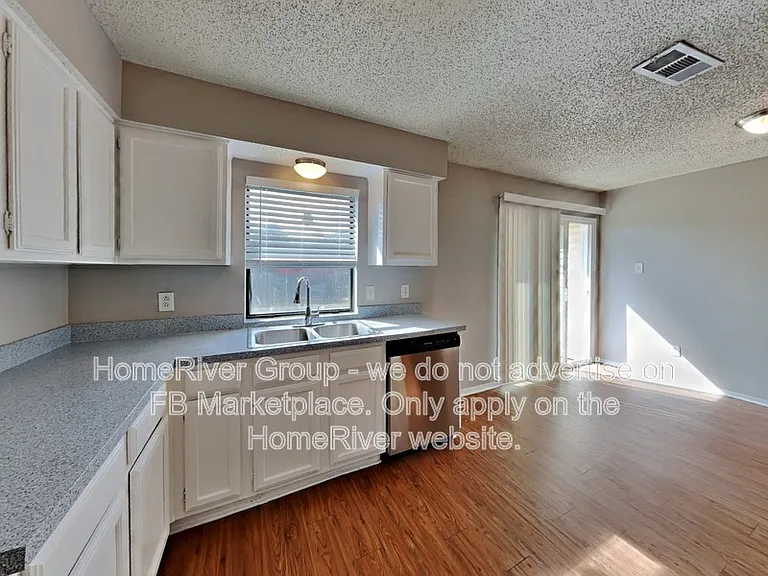1105 Geneva Ct — Photo 10