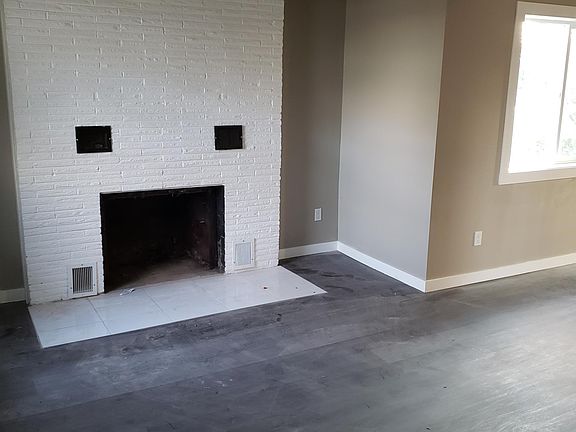 4th image of 8816 Yakima Ave S