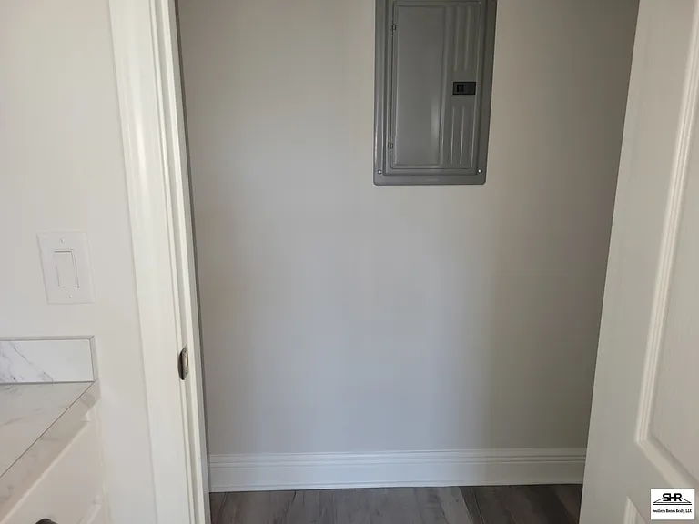384 Hilburn Ln — Photo 5