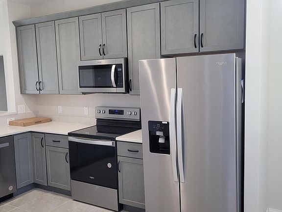 3rd image of 571 Charlotta Ave SE