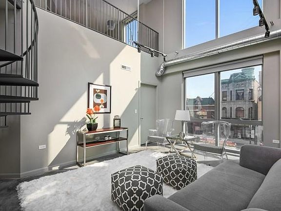 2nd image of 1242 N Milwaukee Ave #25kmbx1nc