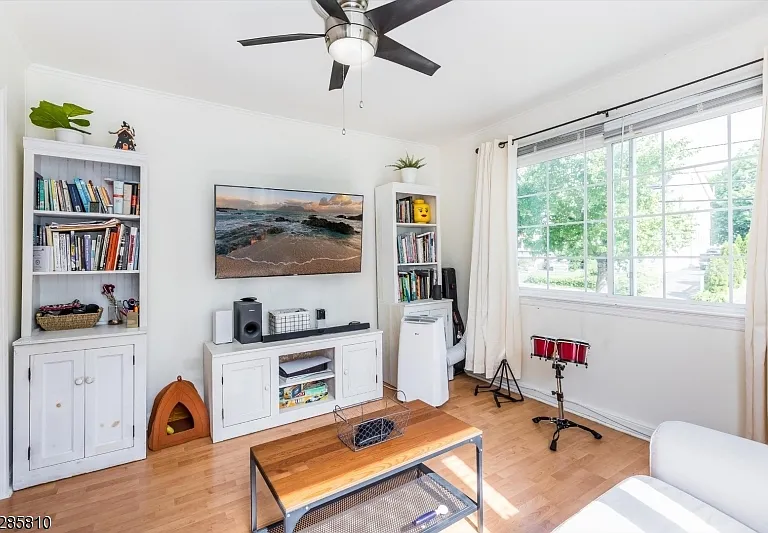 33 Linden Ave — Photo 5