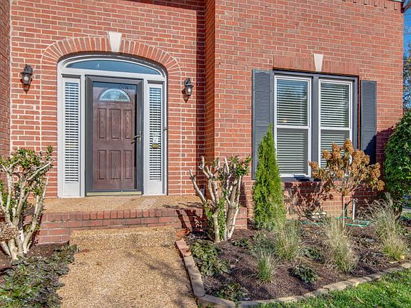 3rd image of 612 S Riverbend Ct
