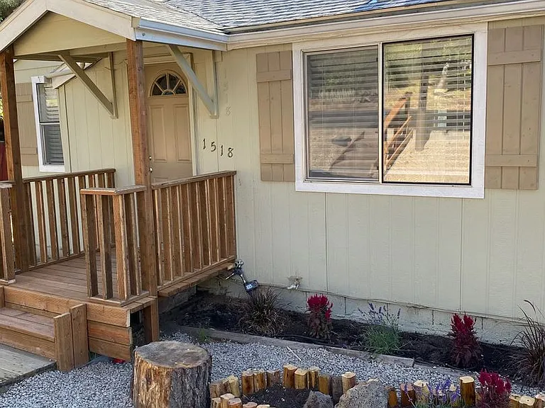 1518 Siskiyou St — Photo 17