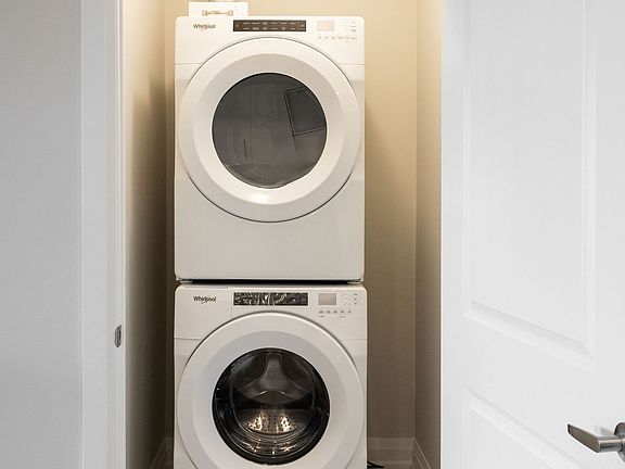 5th image of 4286 King St E #1008
