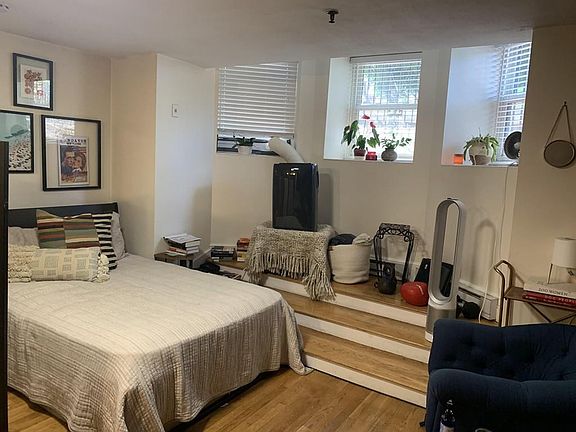 2nd image of 265 Newbury St APT 1